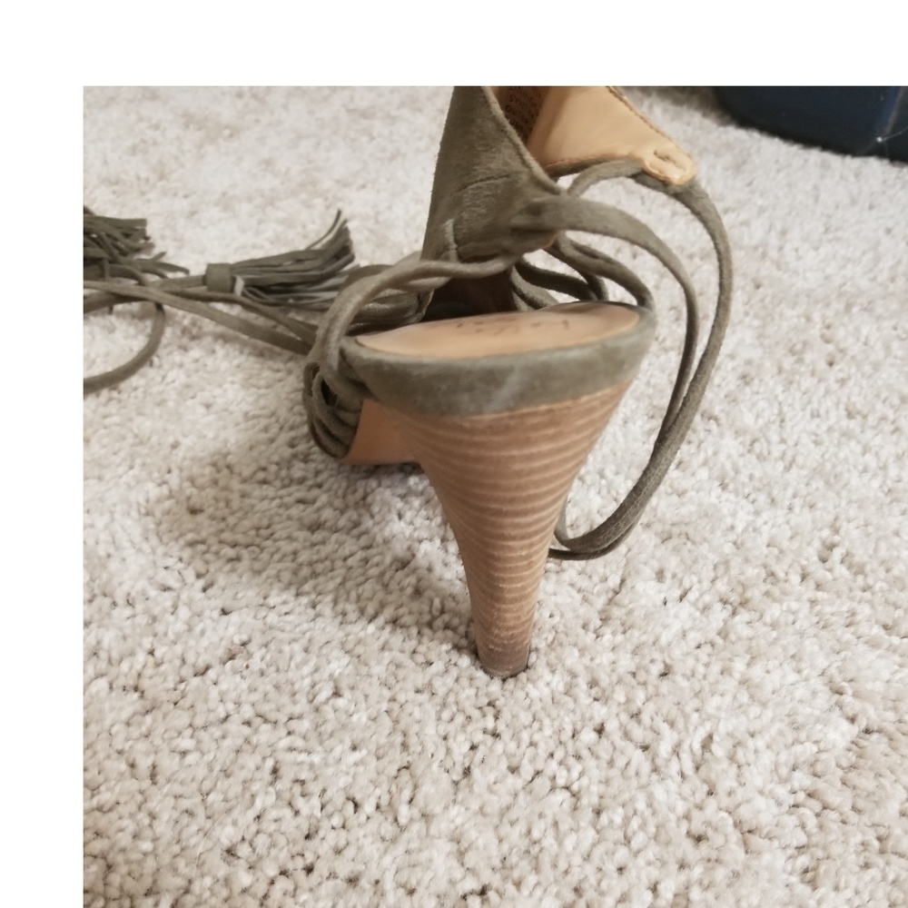 ☀️Banana republic olive green suede sandals - Picture 4 of 7